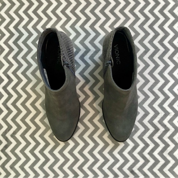 Excellent Vionic Upright Bromley Grey Suede Ankle Booties Arch Support Size 8.5 - Picture 4 of 6